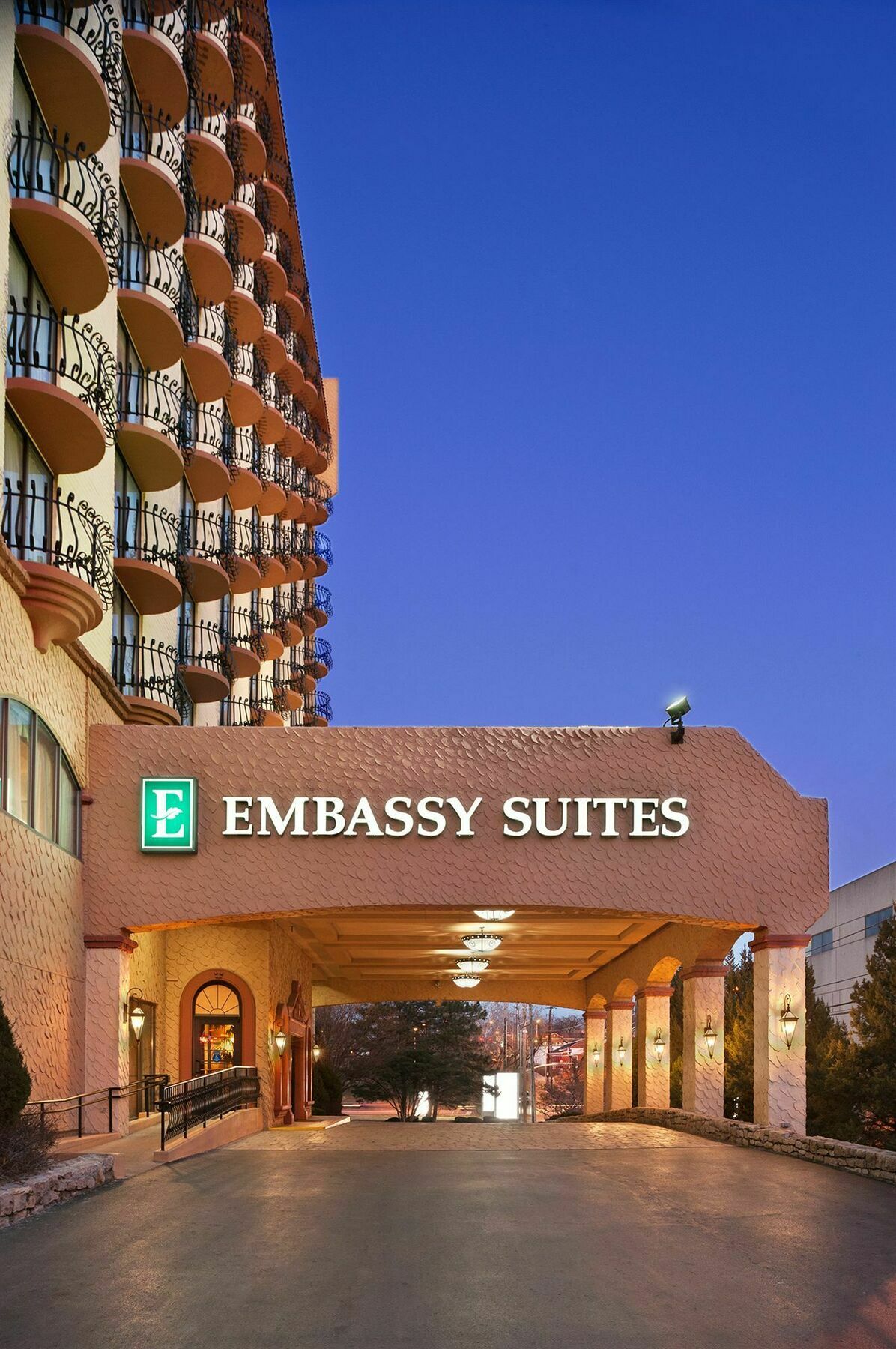 Embassy Suites By Hilton Kansas City Plaza Exterior foto